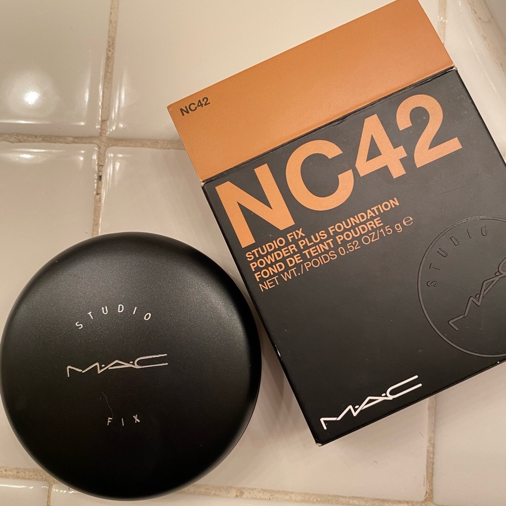 MAC studio fix foundation - brand new!